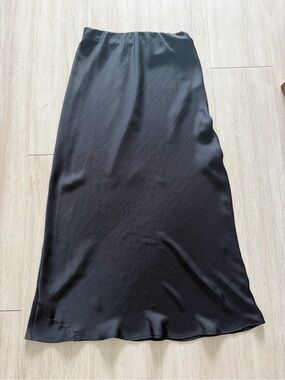 Zara Black Satin Skirt xs